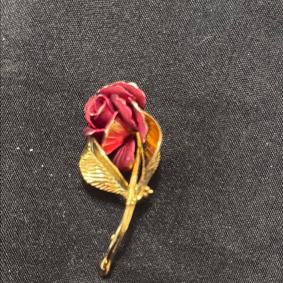 Jewelry - Elegant Gold and Red Rose Brooch